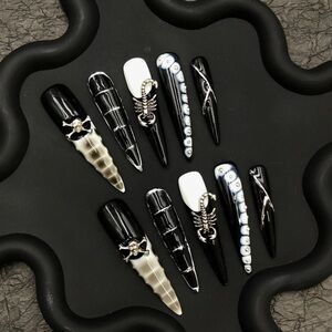 Black and White Gothic Nail Set